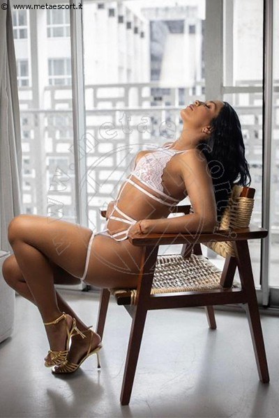 Alana Hott  ALBENGA 3482947109
